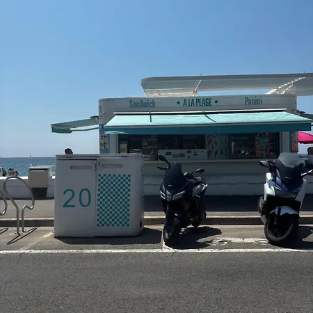 Bord De Résidence Avec Piscine * Cannes